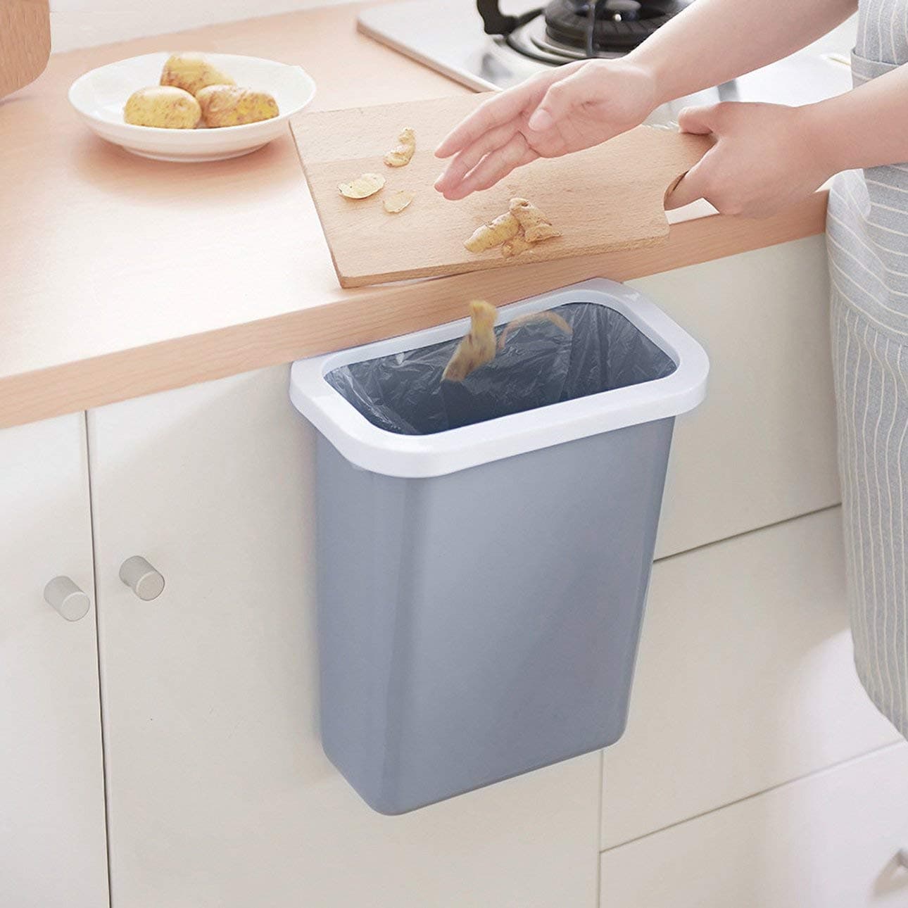 Plastic Back Hanging Trash Box (Grey)