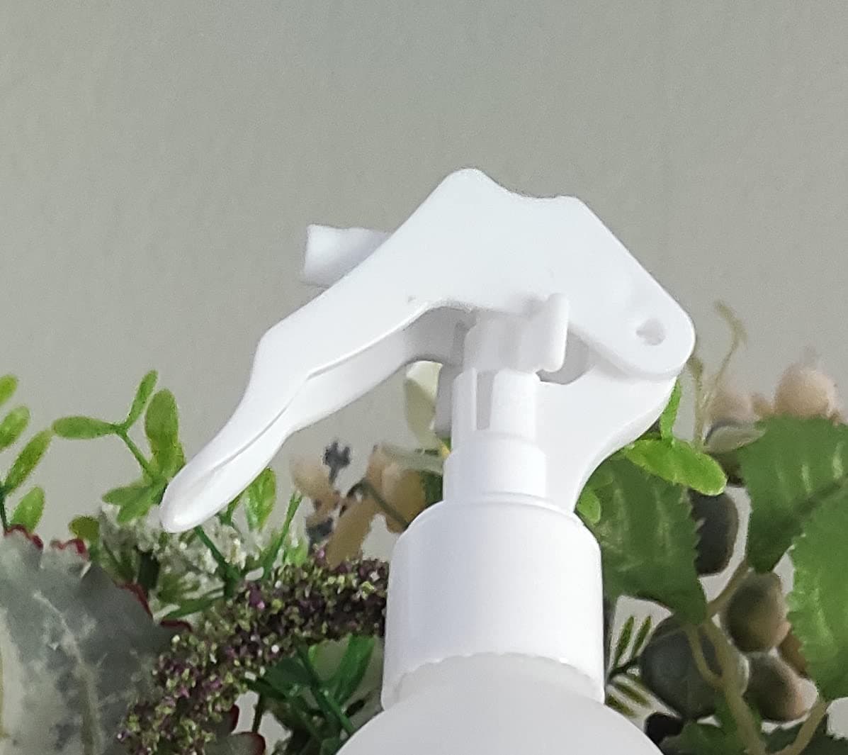 wolfmoon botanicalsWM (Pack of 48) 24/410 White Replacement Trigger Sprayer fits Most 4 oz Bottle to 8 oz Bottles. Please Make Sure The Bottle Opening is Exactly 24 mm.