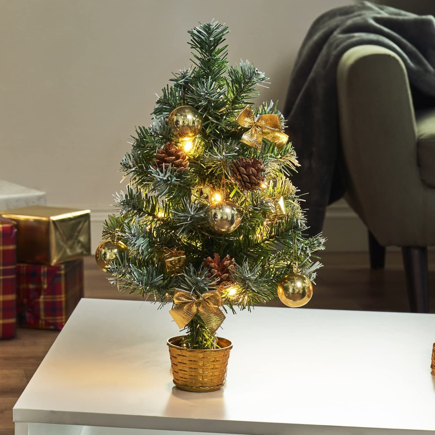 Festive Fix Mini Tabletop Christmas Tree – 40cm Pre-Lit Battery-Operated Xmas Tree with 30 LED Lights, Gold Baubles, Bows & Real Pine Cones – Perfect Small Christmas Decoration