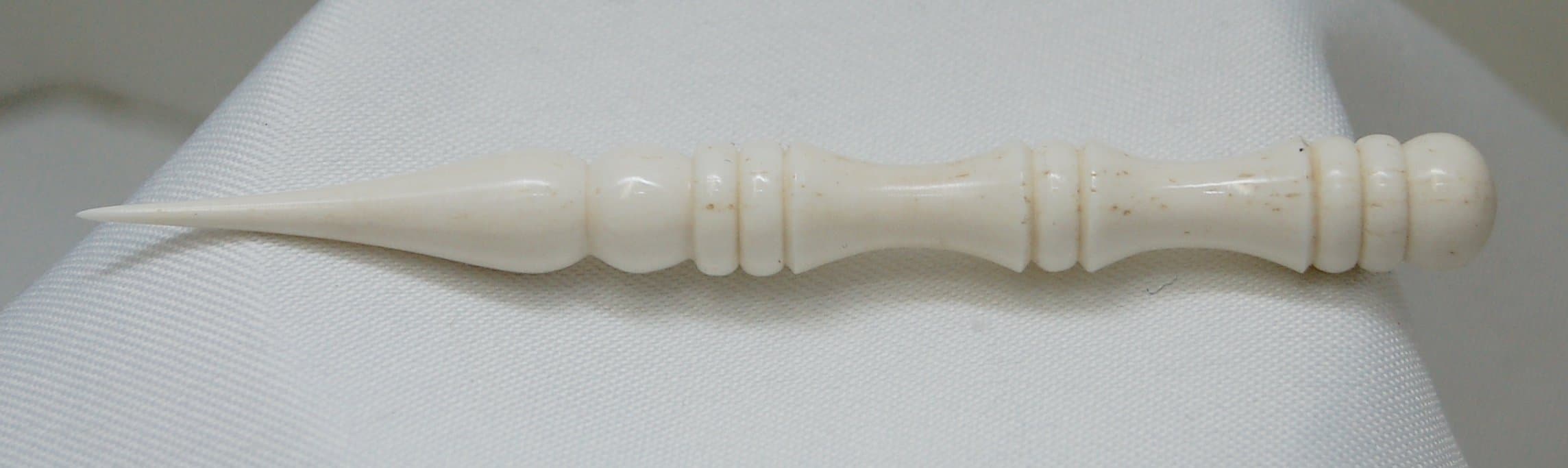 Cow bone 3-7/8" long needlepoint laying tool, wand or hair ornament
