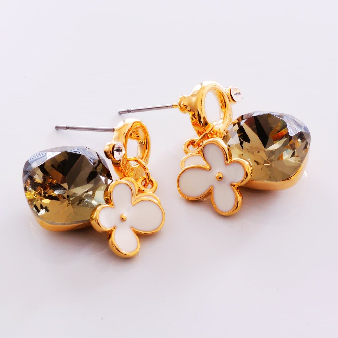 Lovely Gold Plated While Flower with Swarovski Elements Crystal Earring (Dark Green)