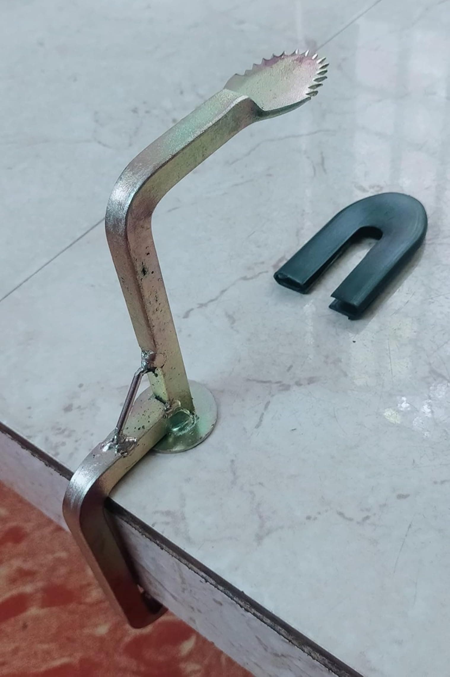 Table Mountable Coconut Scraper/Coconut graters/Chirava/Shredder Creative in Innovation Steel Scraper/Grater Scraper with Knife Holder | Chirava Grater (Golden Color - Pack of 1)