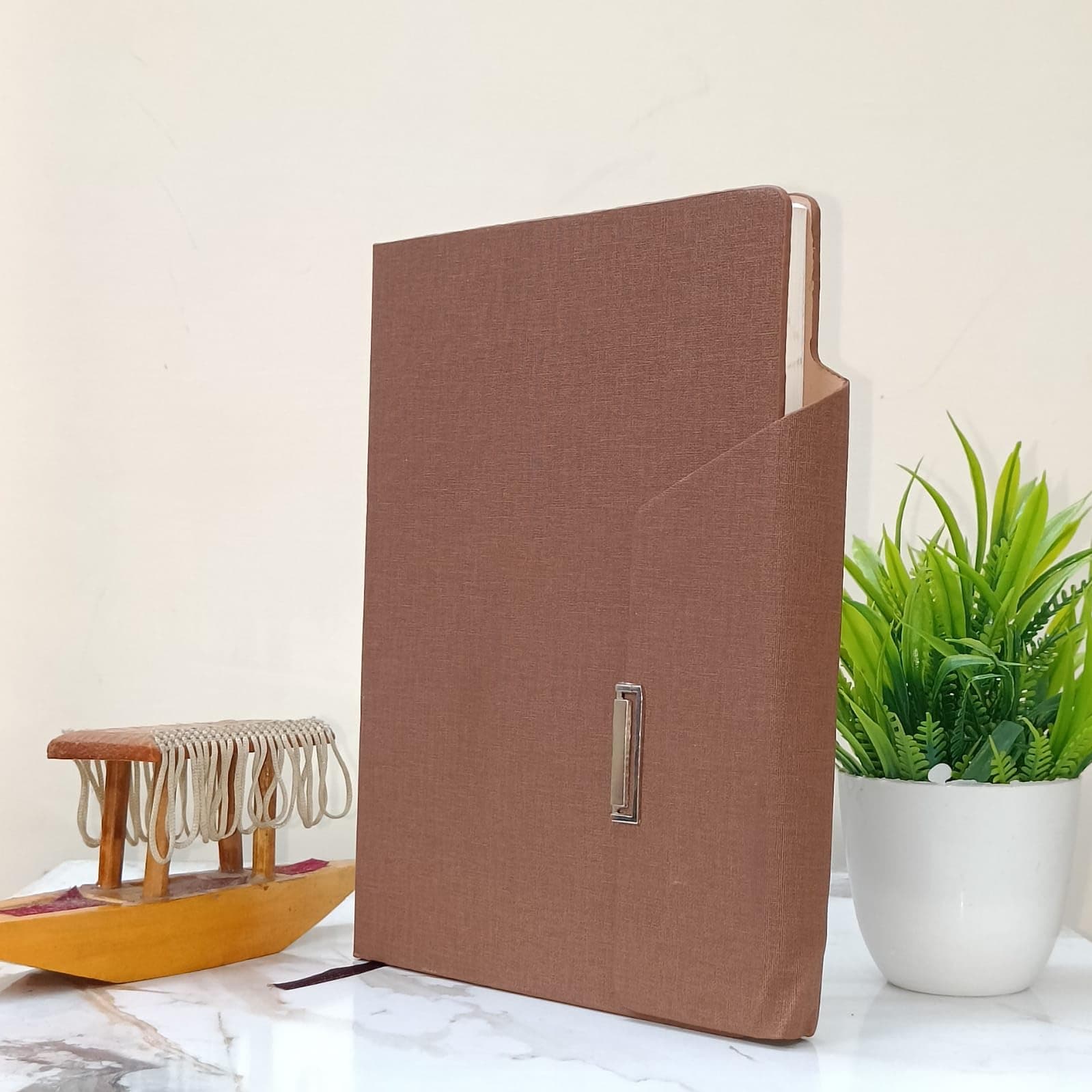 Artisan Vault Limited Edition Planner: Exclusive Craftsmanship