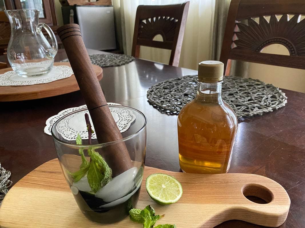 Bablouie Wood Muddler, Bar Accessory and Cocktail Drinkware Tool, Kitchen Essential with Jute Storage Pouch, Set of 1