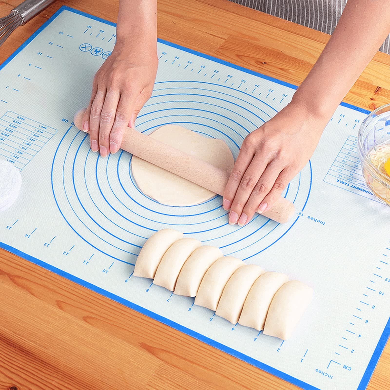Silicone Baking Mat，Non Stick Rolling Dough with Measurements for Pie Pizza Cookies Fondant Making，Extra Thick Non Slip Silicone Pastry MatCarbonfree Certified