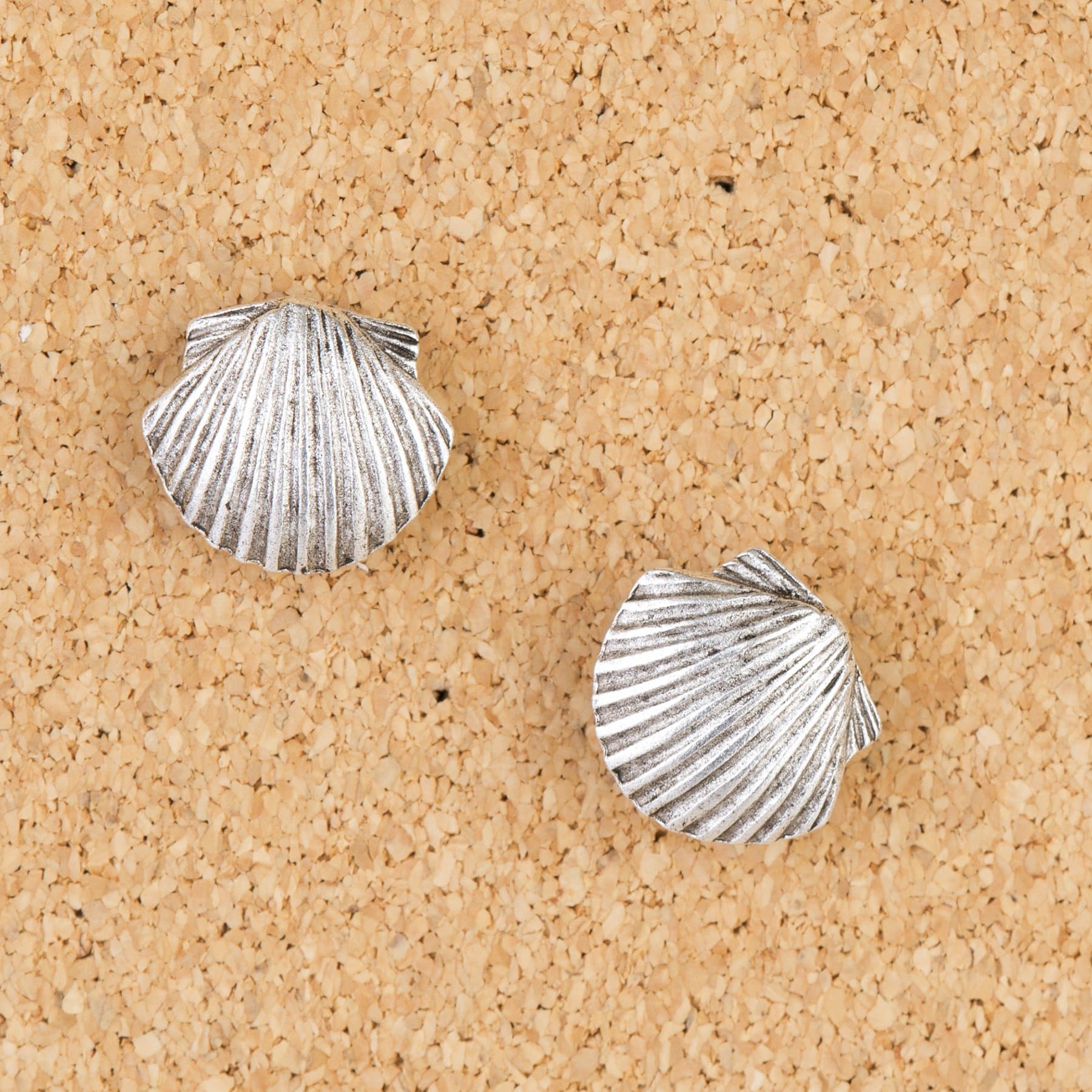 Clam Shell Push Pin