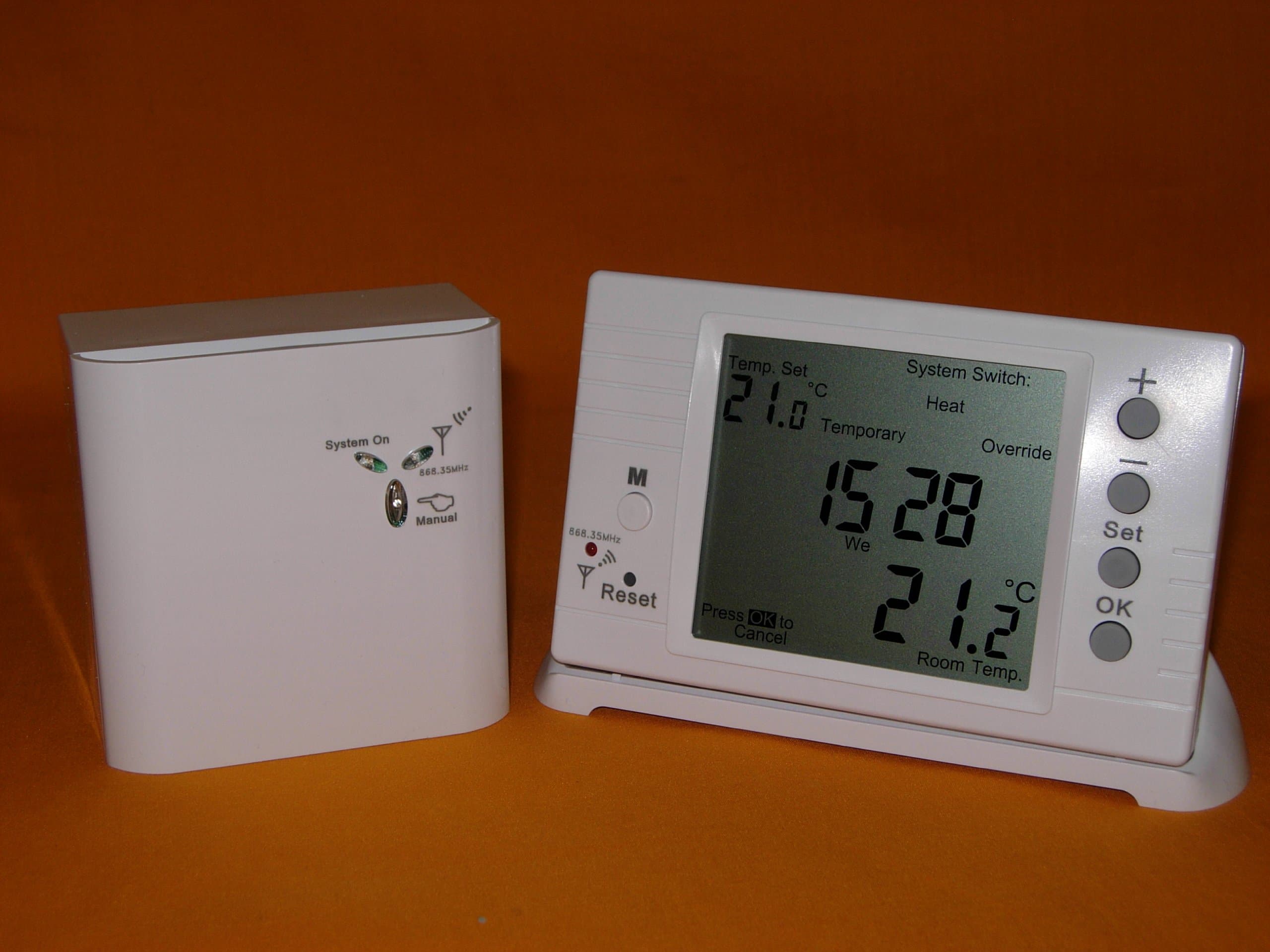 *NEW* DIGITAL LARGE SCREEN PROGRAMMABLE WIRELESS RF868MHz ROOM THERMOSTAT