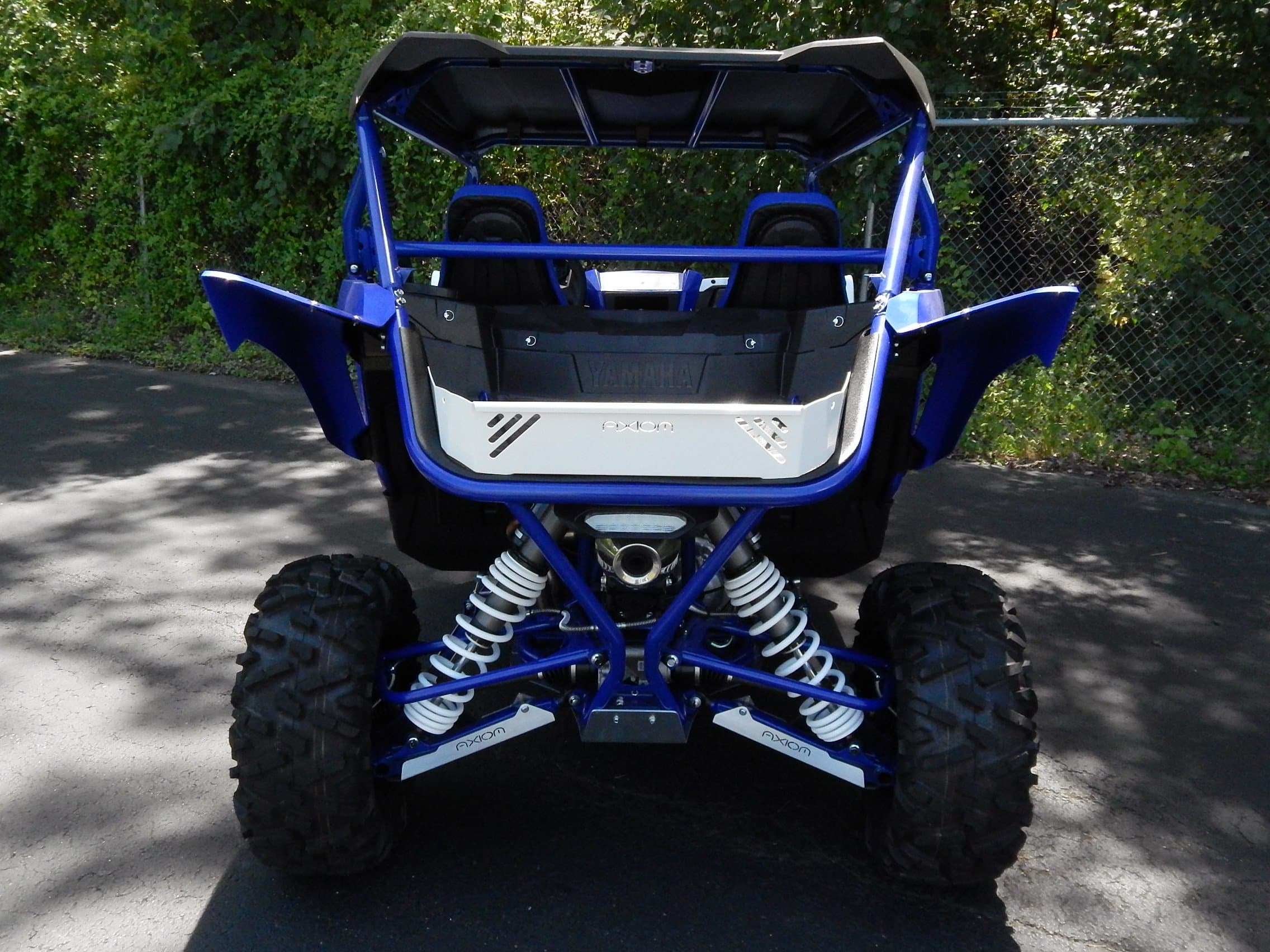 YXZ1000R Tailgate (Gloss White) by AXIOM Side By Side
