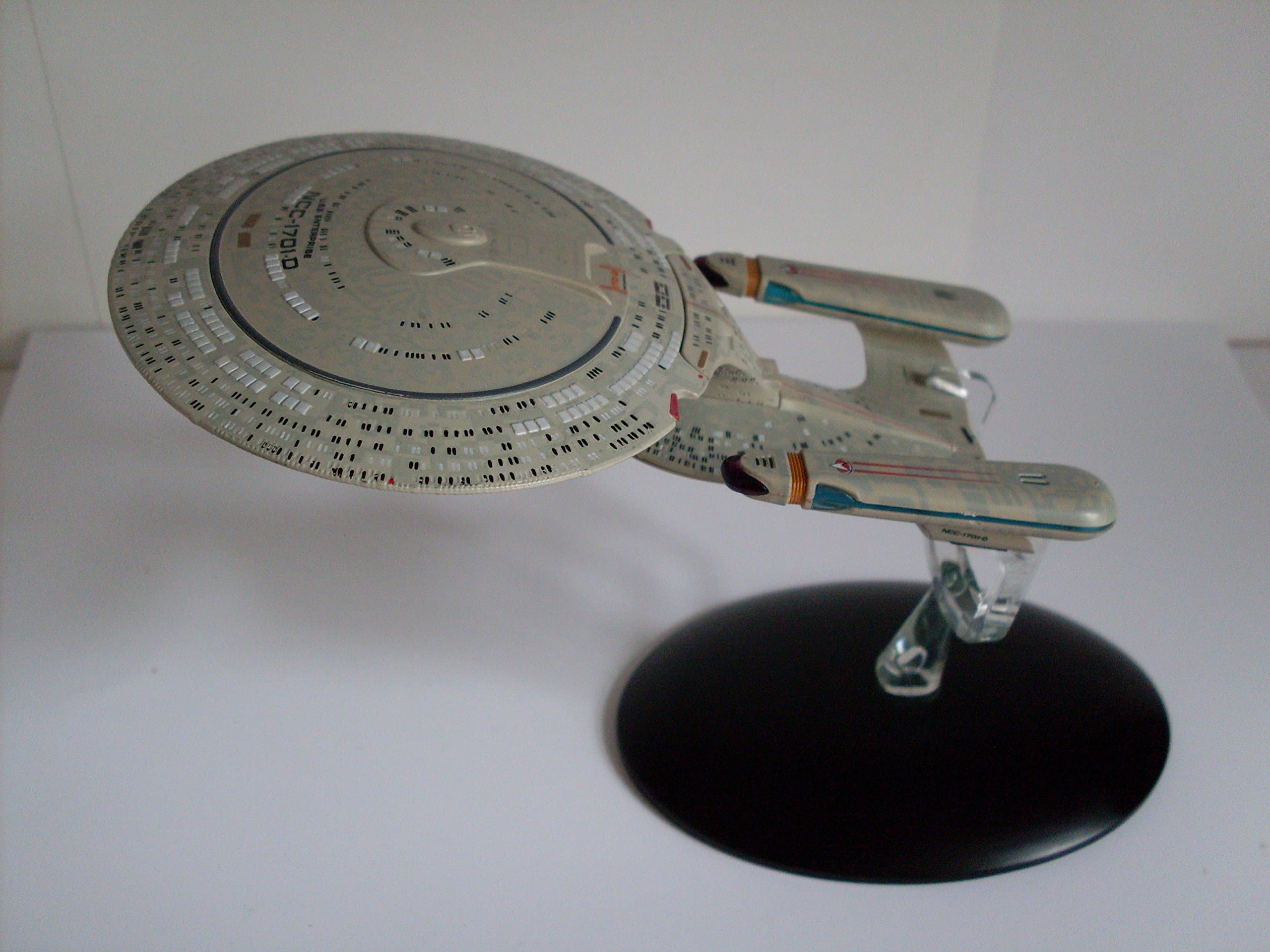 Eaglemoss U.S.S. Enterprise Star Trek NCC-1701-D Ready Standing Model