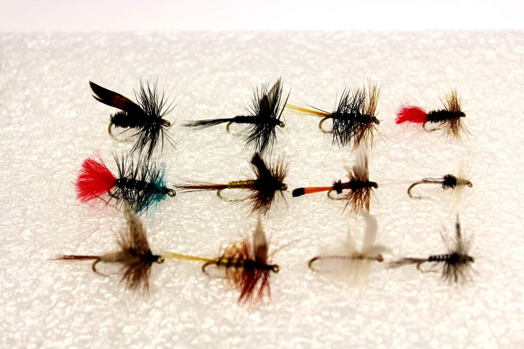 12 DRY TROUT SINGLE HOOK FISHING FLIES ASSORTED PATTERNS & SIZES FROM FLYMAKERS