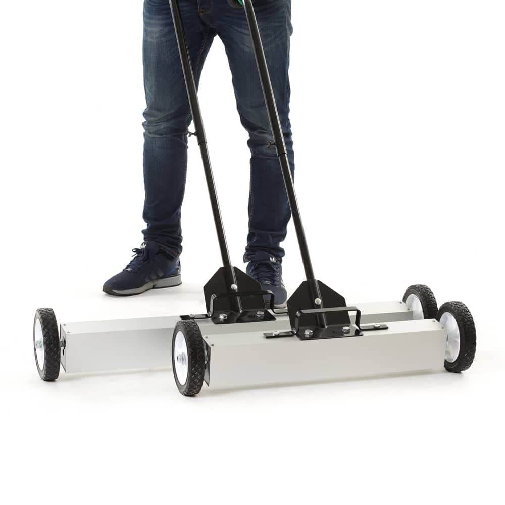 Magnetar Magnetic Sweeper - 90 cm - Magnet Broom - Rolling Magnet Sweeper - For Workshop, Yard, Floor - Magnet picking up Nails - Pickup Tool with Wheels - Magnetic Roller Broom - Heavy Duty