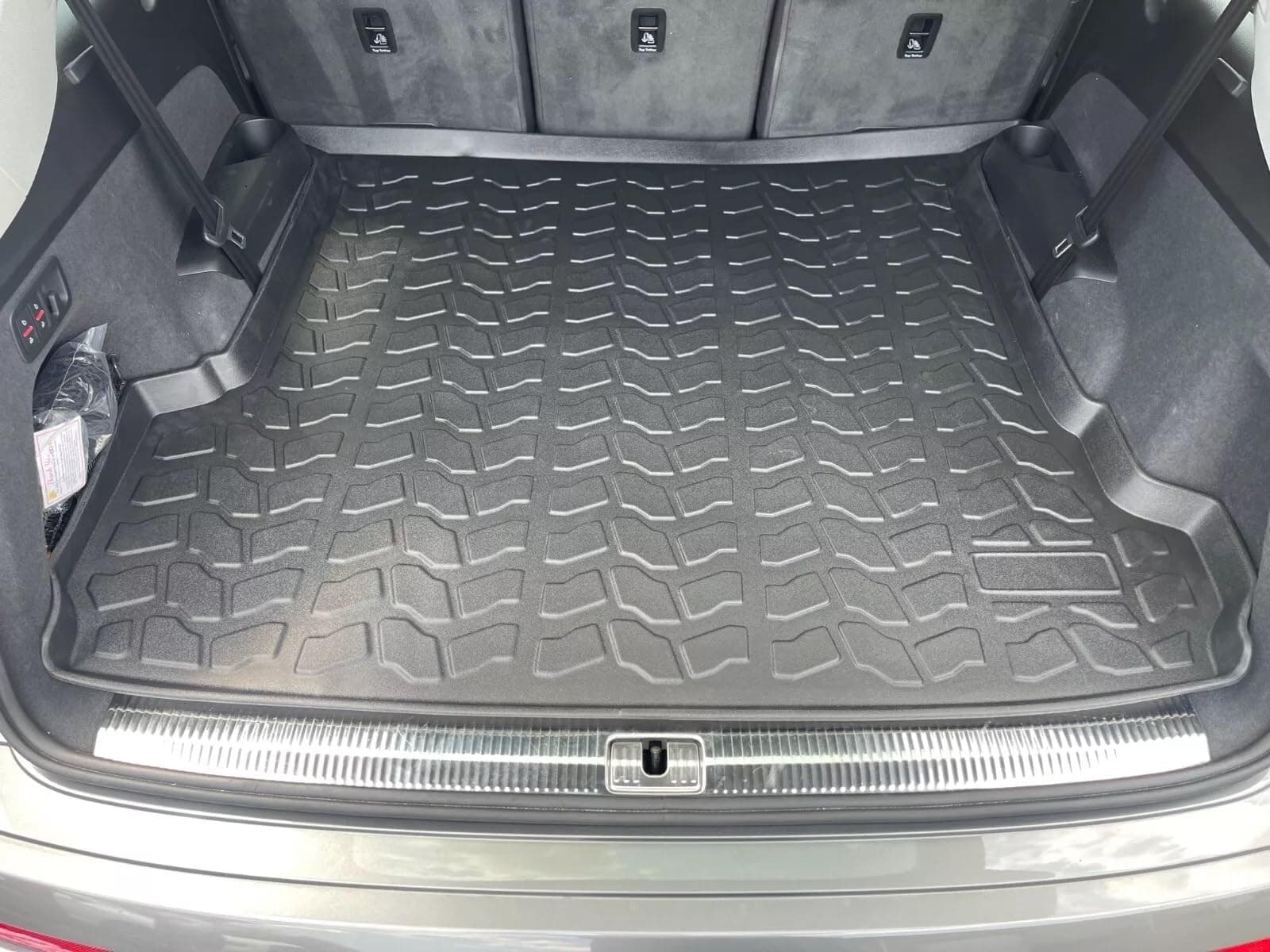 Cargo Liner - Trunk Mat for Audi Q7 SQ7 2016-2026 – Weather-Resistant Trunk Mats for Cars with Raised Lip – Non-Slip Car Trunk Mat Rubber – Easy to Install – Laser Pre-Cut Design