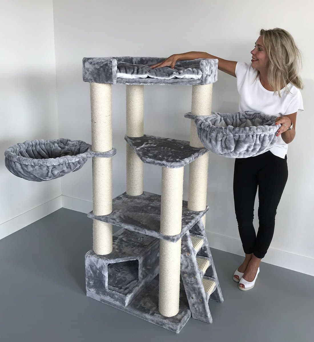 Cat Tree for Large Cats – Corner Cat XXL Light Grey – 59 inch 105 lbs 5 inch Ø poles – Total size 59x24x22 inch – Cat Scratcher scratching post activity center Cat Trees for large cats. Quality produc