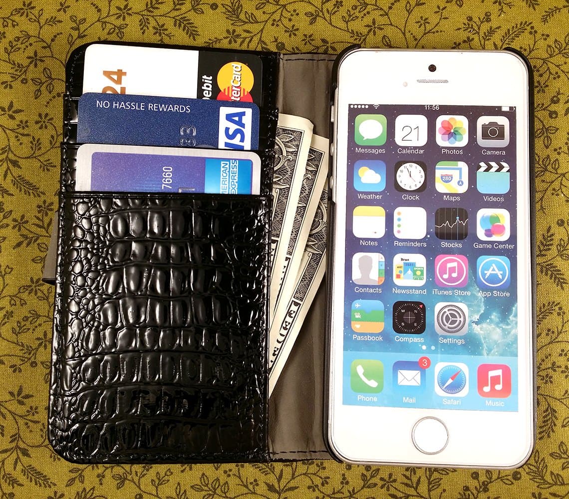 Vegan Leather Crocodile Pattern Folio Wallet Case with Magnetic Enclosure and Kickstand for Apple iPhone 5 / 5S - Black